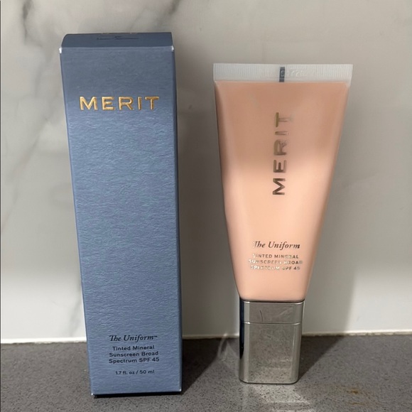 MERIT the uniform tinted mineral sunscreen spf 45
Shade 26 dune - Picture 1 of 3